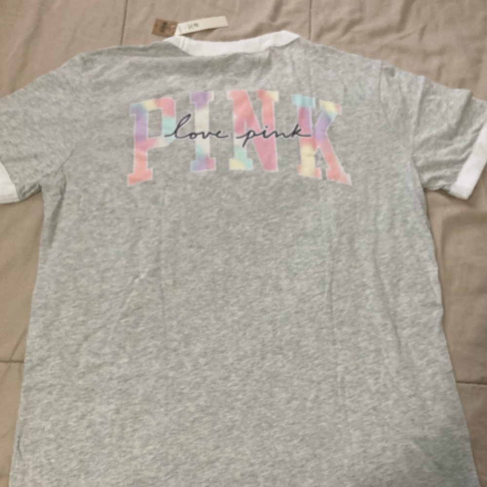 VS pink campus tee grey with freya tie dye logo small